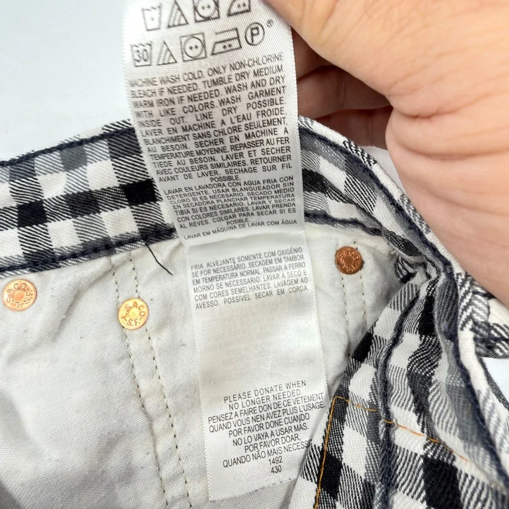 Levis step out